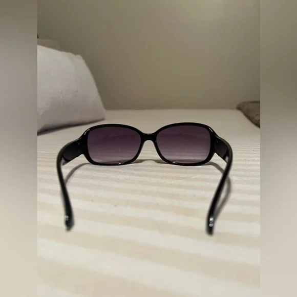 Excellent Used Condition | Liz Claiborne Women’s Sunglasses - Picture 3 of 7